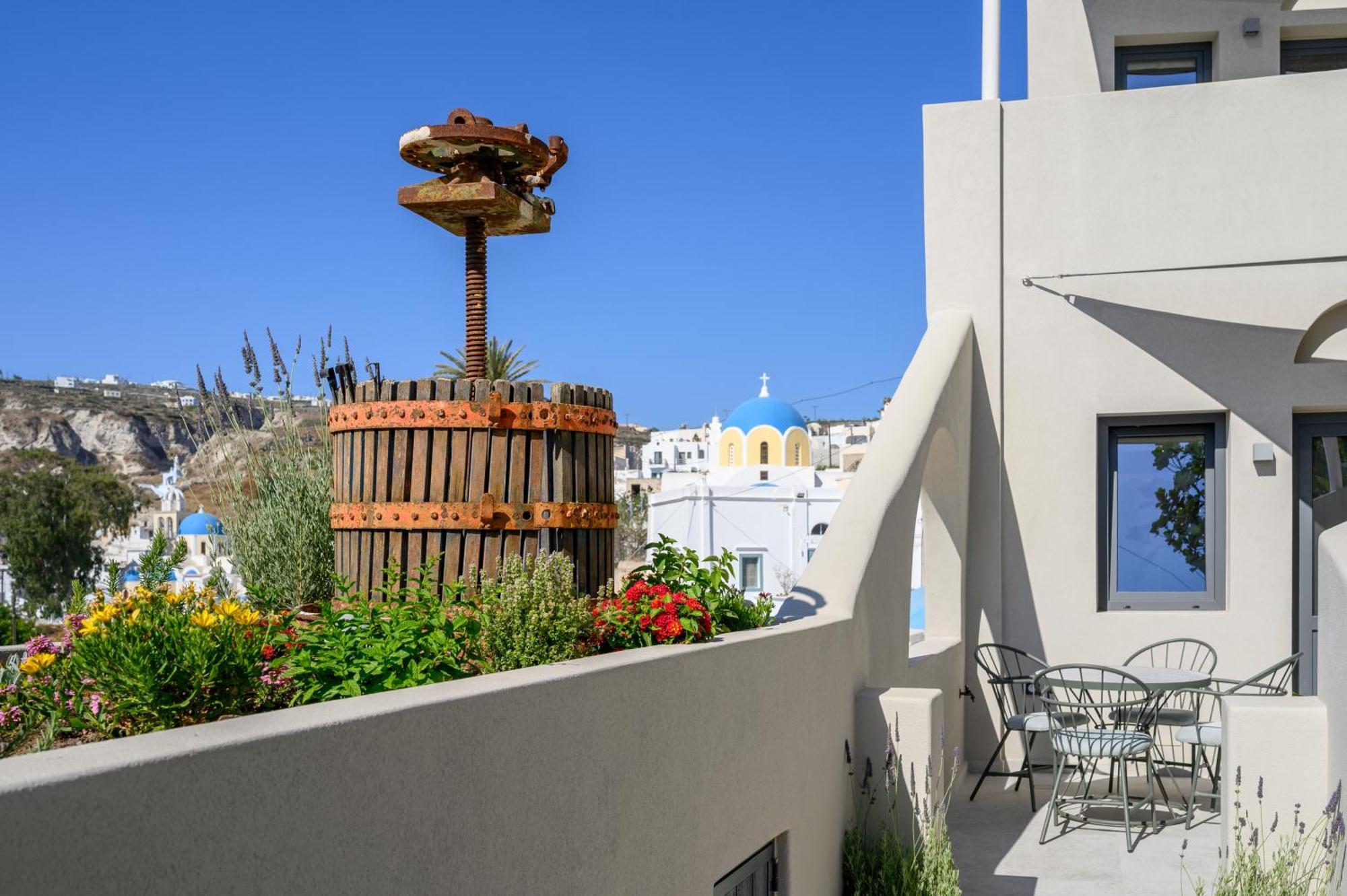 Galaria Serenity Suites Vothon Exterior photo