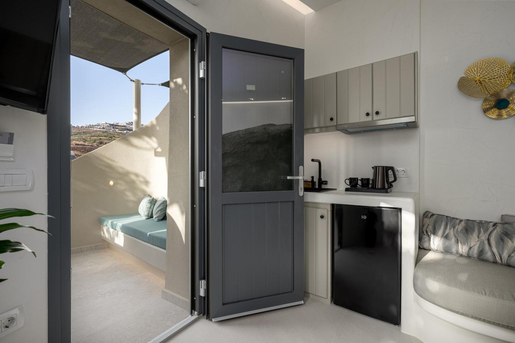 Galaria Serenity Suites Vothon Exterior photo