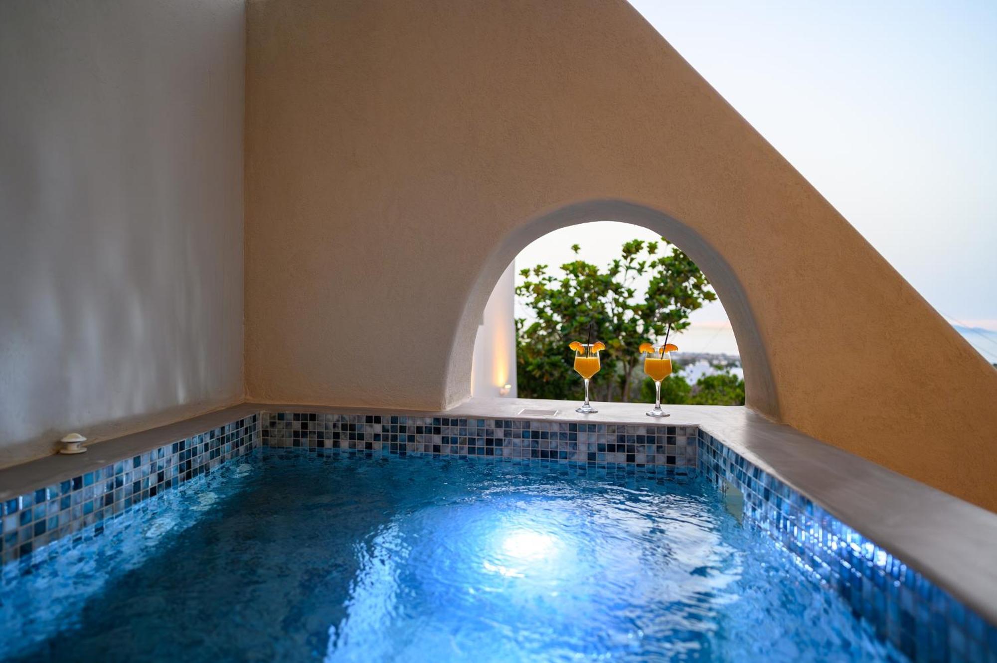 Galaria Serenity Suites Vothon Exterior photo