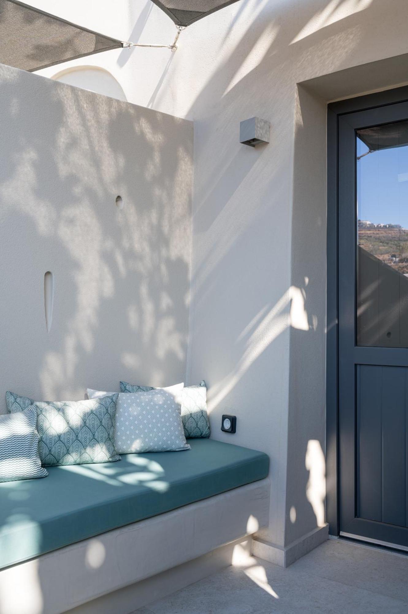 Galaria Serenity Suites Vothon Exterior photo